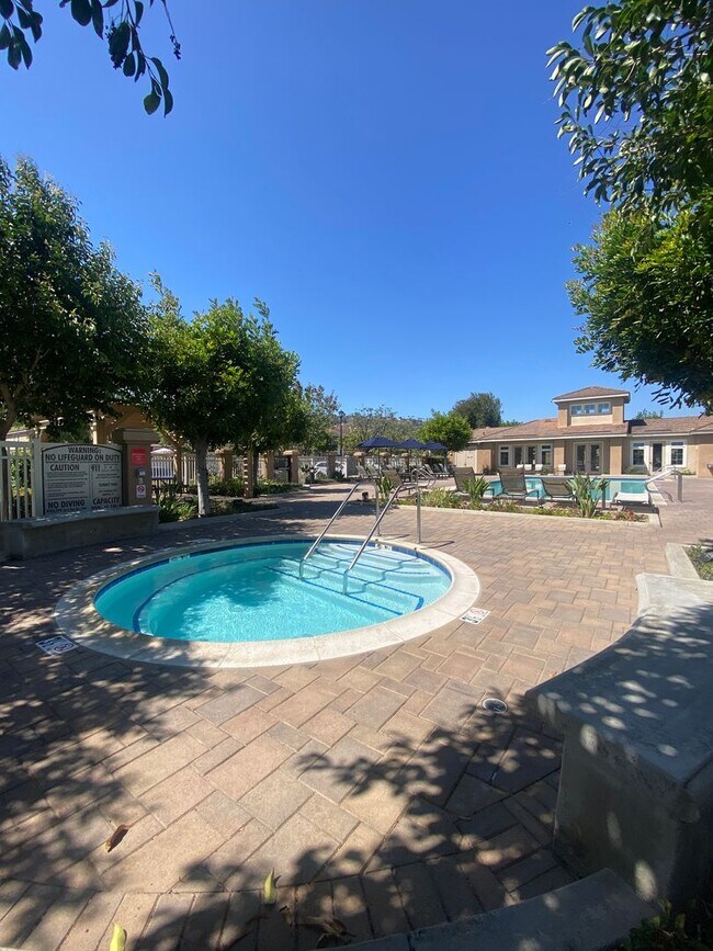 Building Photo - Anaheim HIlls 3 Bedroom