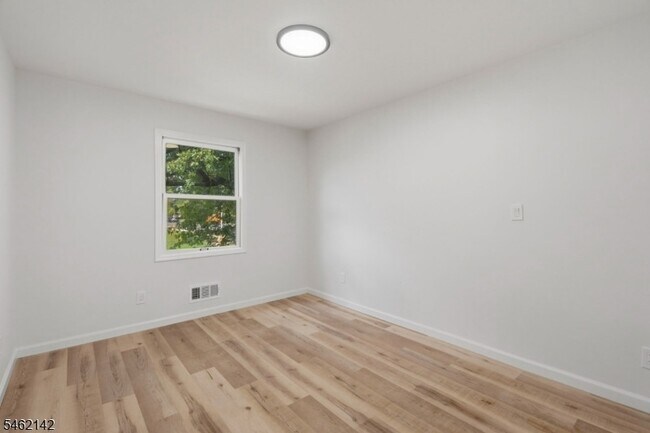 Building Photo - 363 2nd Ave