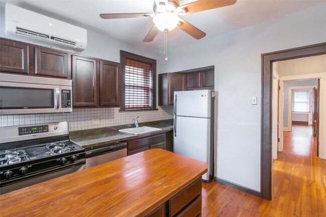 Building Photo - 4989 Tholozan Ave