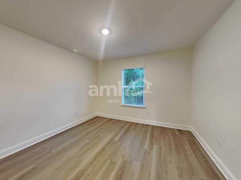 Building Photo - 870 Jubilation St