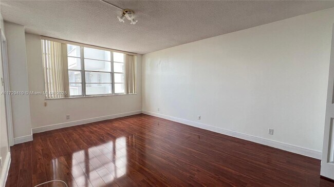 Building Photo - 137 Golden Isles Dr