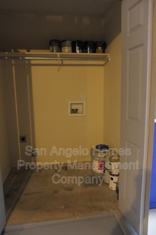 Building Photo - 1217 Elmo Ln