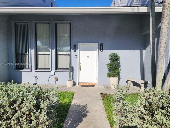 Building Photo - 537 N University Dr