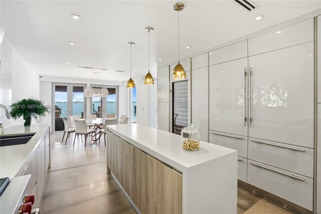 Building Photo - 9301 N Bayshore Dr