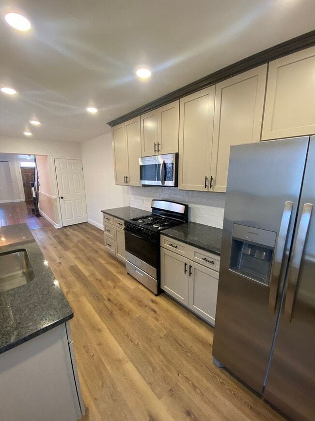 Building Photo - Beautiful 3-Bedroom Home!