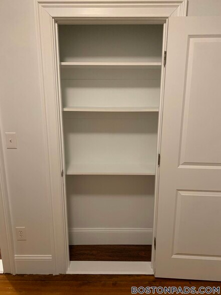 Building Photo - 122 Columbia St