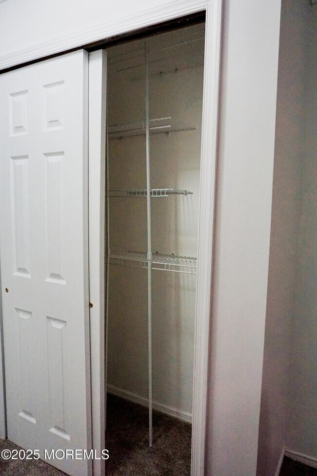 Building Photo - 414 Brookview Ct