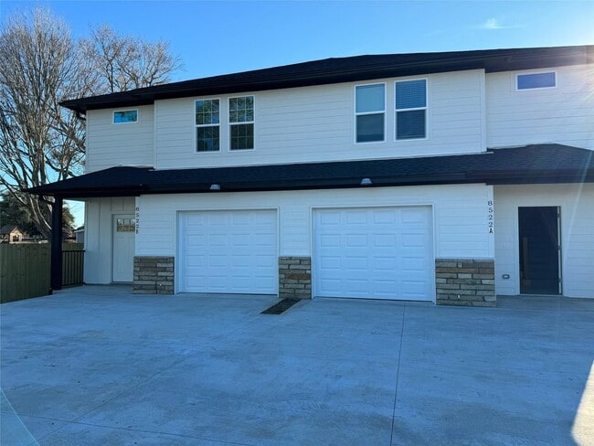 Building Photo - 8522 Viterbo Rd