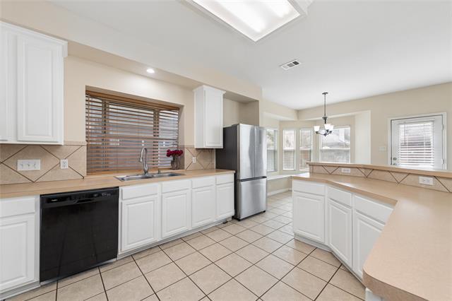 Building Photo - 5909 Vineyard Ln