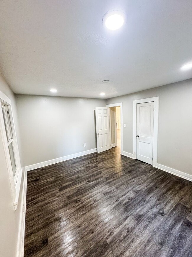 Building Photo - ? Charming 2 Bedroom Home with Garage & Backyard ?