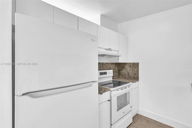 Building Photo - 137 NW 29th Ave