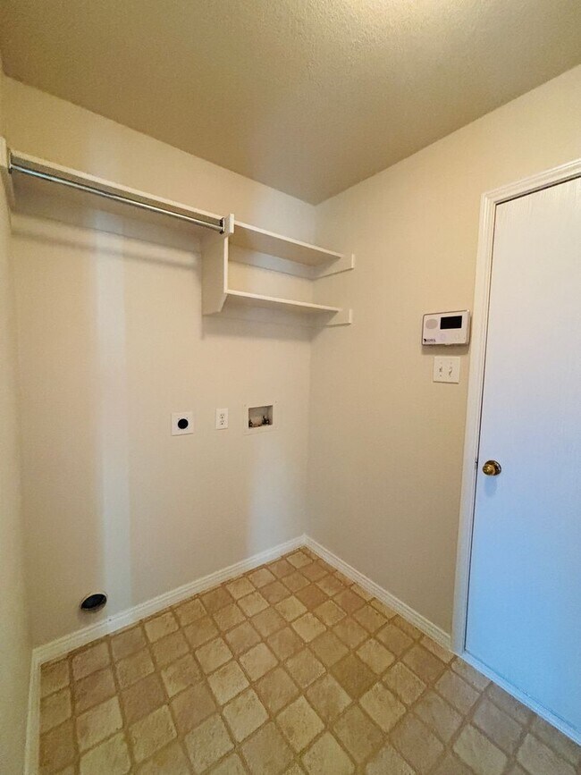 Building Photo - 4 BR/2BA | Updated Single Family Home | 2-Car Garage Parking | Fenced backyard