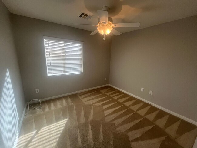 Building Photo - 3 Bedroom Townhome - Centennial Hills