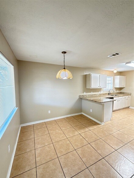 Building Photo - 15919 Hiram Clarke Rd