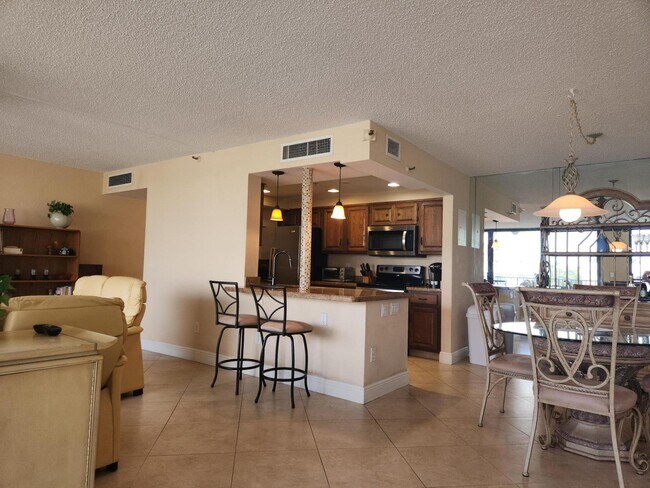 Building Photo - 899 Jeffery St