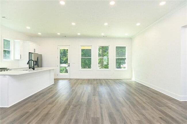 Building Photo - 3604 Pineview Cir NW