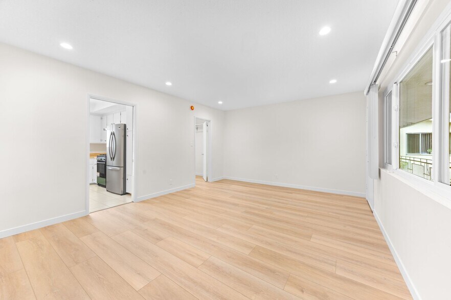 Building Photo - 4345 Ventura Canyon Ave