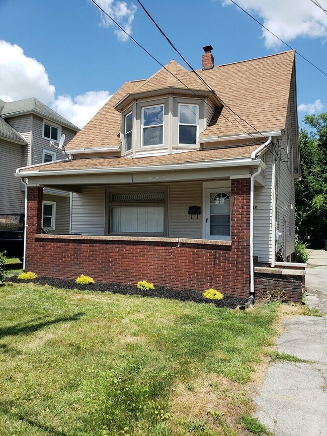 Primary Photo - 128 E Liberty St