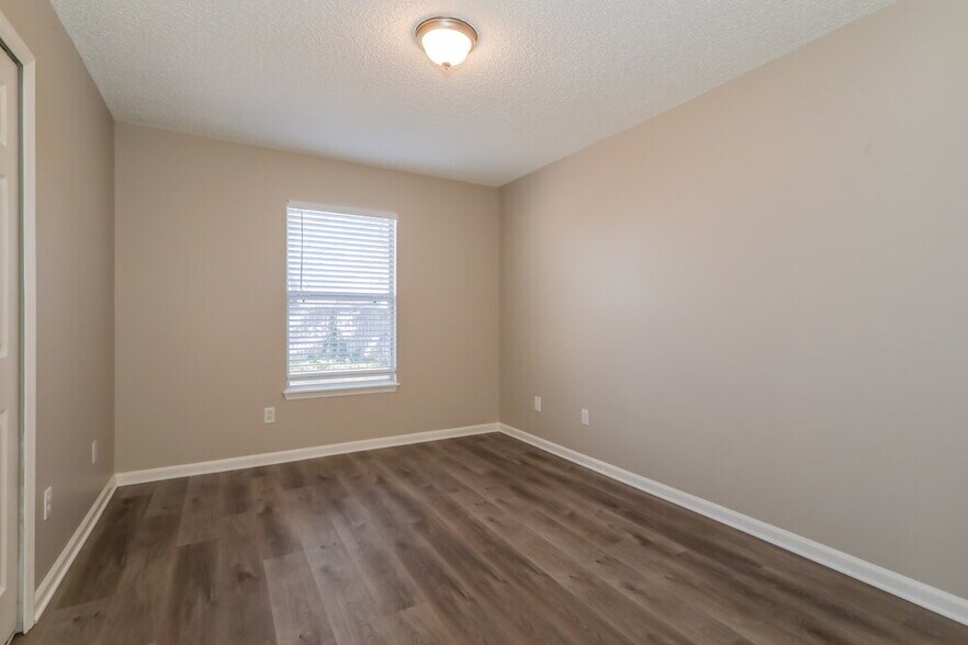 Building Photo - 3266 Sexton Dr