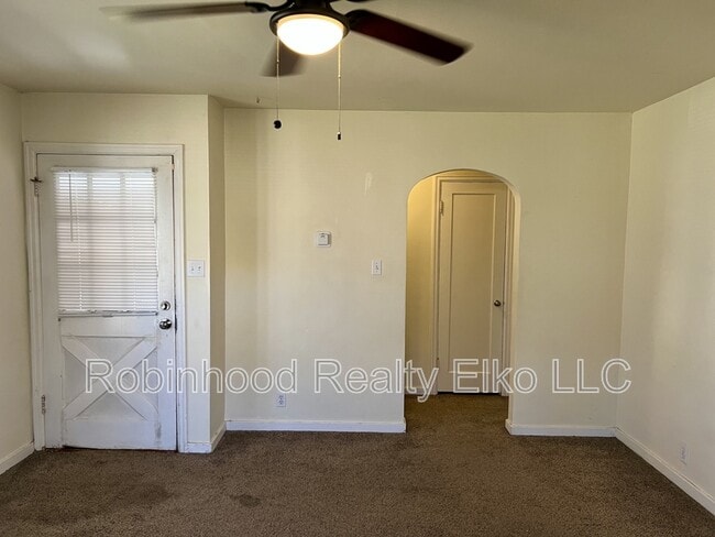 Building Photo - 345 Maple St