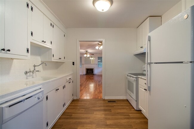 Building Photo - 710 Glenview Dr