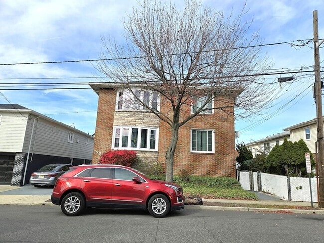 Building Photo - 775 3rd St