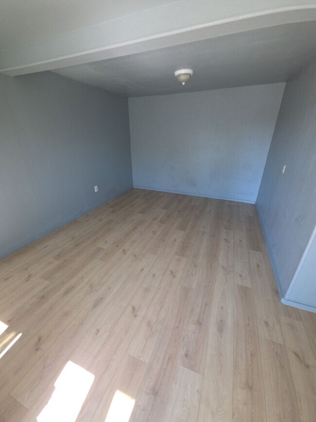 Building Photo - 9198 Glenhaven Dr