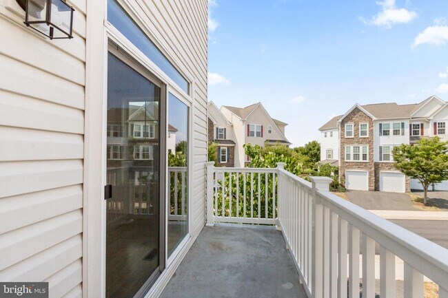Building Photo - 42394 Pale Iris Terrace