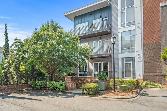 Building Photo - (Coming Soon) Move-in Ready 1 Bedroom Cond...