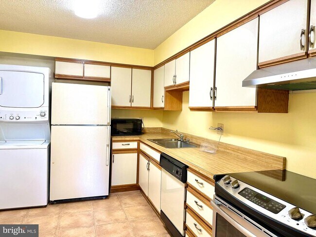 Building Photo - 3310 N Leisure World Blvd