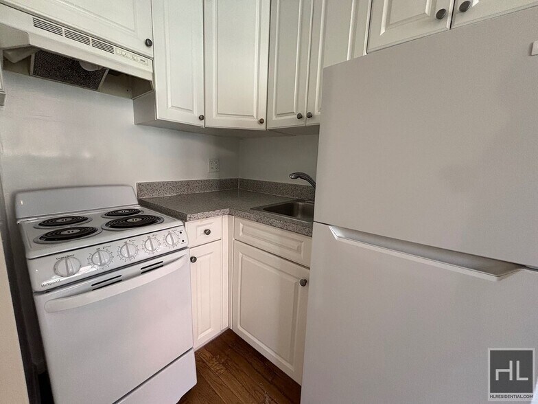 Building Photo - WEST 72 STREET