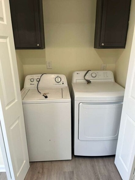 Building Photo - 2181 Gordon Cir