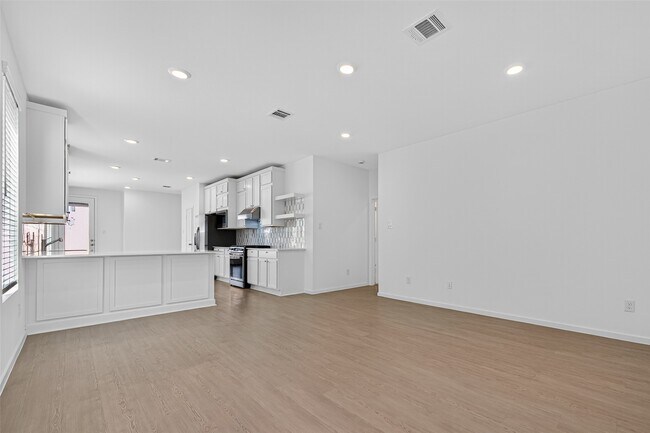 Building Photo - 6411 Laguna Terra Dr