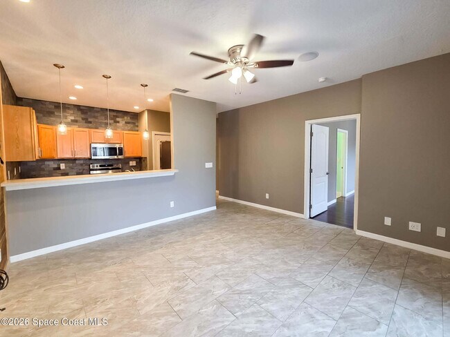 Building Photo - 1015 Venetian Dr