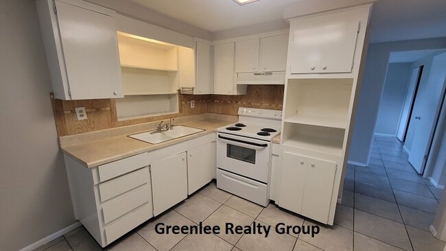 Building Photo - Updated - 3 Bed/2 Bath House with Garage