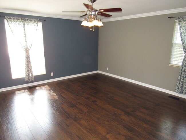 Building Photo - 4 bedroom home w/ walking trail to Percy P...