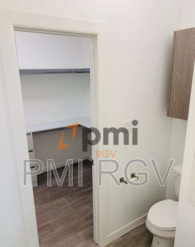 Building Photo - 805 W Garrison Dr