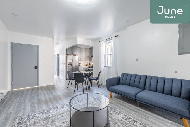 Building Photo - Queen room in 4-bed/2.0-bath Home