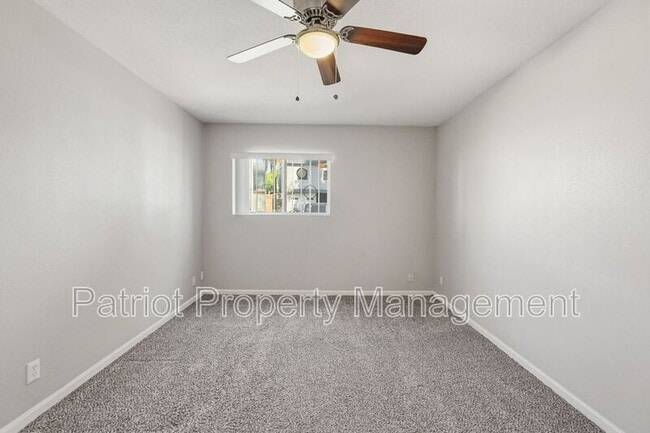 Building Photo - 1702 W Tuckey Ln