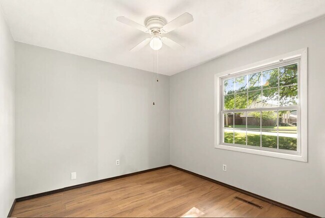 Building Photo - 3642 S Farm Rd 135