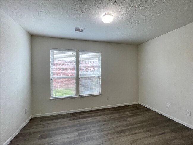 Building Photo - 28519 Willow Orchard Ln