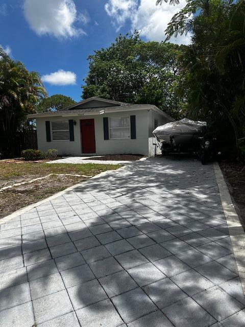 Building Photo - 4864 Lincoln Rd