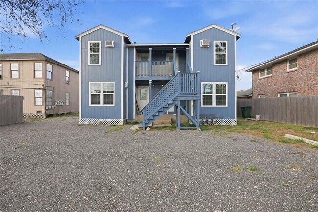 Building Photo - 905 Louisiana Ave