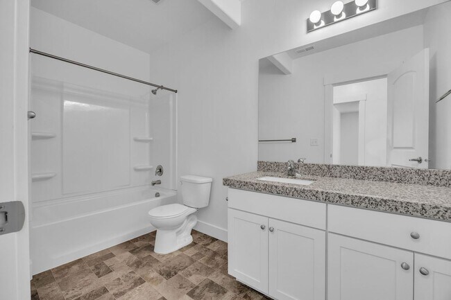 Building Photo - 3 Bedroom Townhome in Riverton!