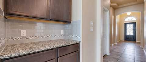 Building Photo - 2025 Lake Vista Dr