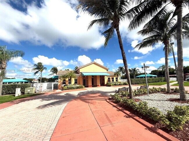 Building Photo - 1656 SE 29th Ct