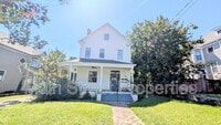 Building Photo - 911 N Spring St