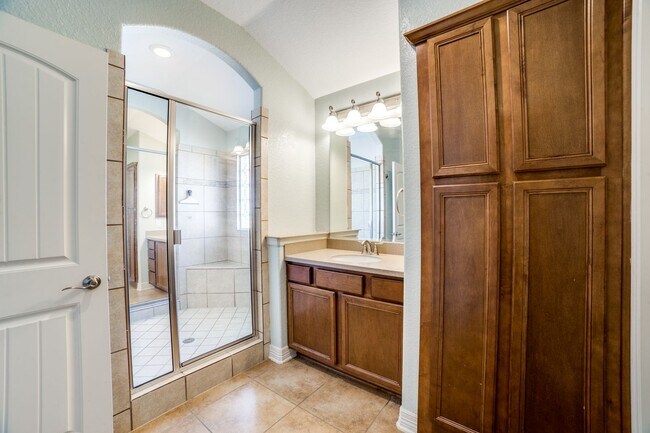 Building Photo - Now Available! Beautiful Stillwater Home with Downstairs Guest Suite