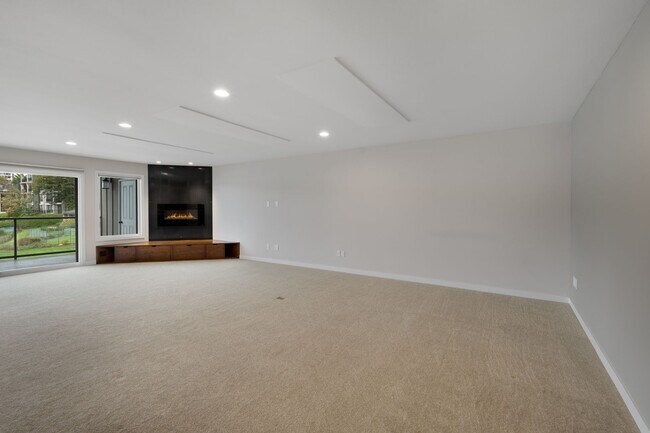 Building Photo - 2bd/2ba Bellevue Condo