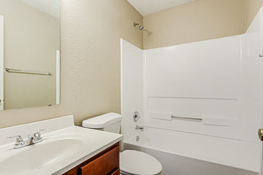 Building Photo - 1240 Cutler Ln